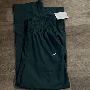 Women’s NWT Nike Forest Green Athletic Pants
